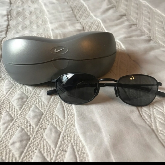nike sunglasses case